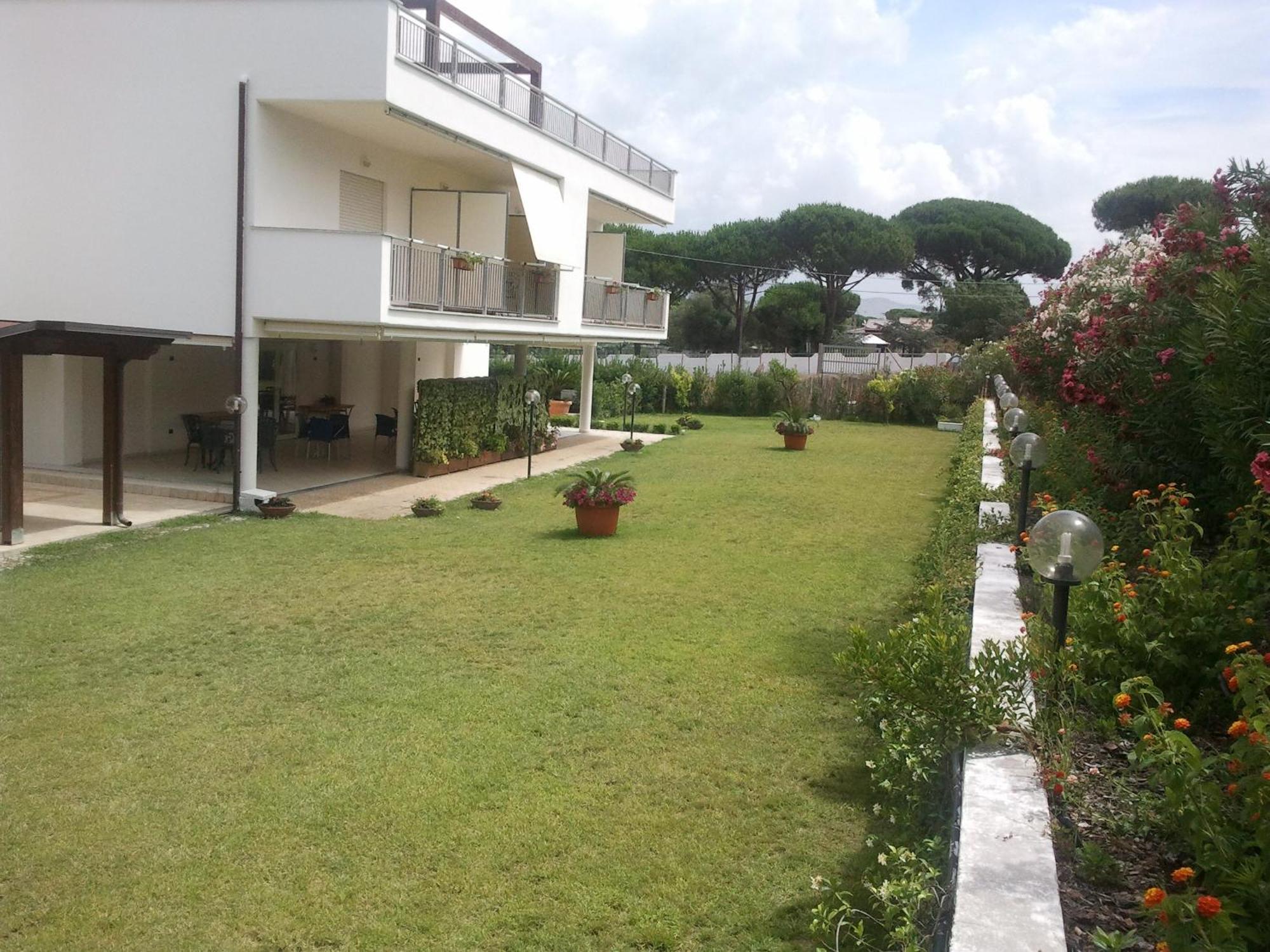 Telma Hotel Terracina Exteriör bild